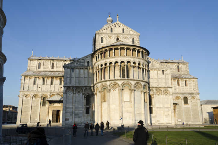 Italia 04 - Pisa - plaza del Milagro - Catedral.jpg